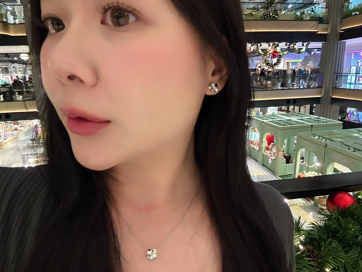 looookmai's tweet image. จากคนเคยชอบดูดวง กลายเป็นคนที่เลิกดูดวงไปเลย แต่หันมาเชื่อในเรื่องพลังงานดีๆ แต่ก็ยังมูอยู่นะ เพราะรู้สึกว่าในวันที่เหนื่อย วันที่แย่ เรายังอยากได้ที่พึ่งทางใจ ก็จะเลือกใส่เป็น accessories เครื่องประดับแบรนด์ไทย อย่างที่ใส่ติดตัวล่าสุดเลยคือ lucky clover…