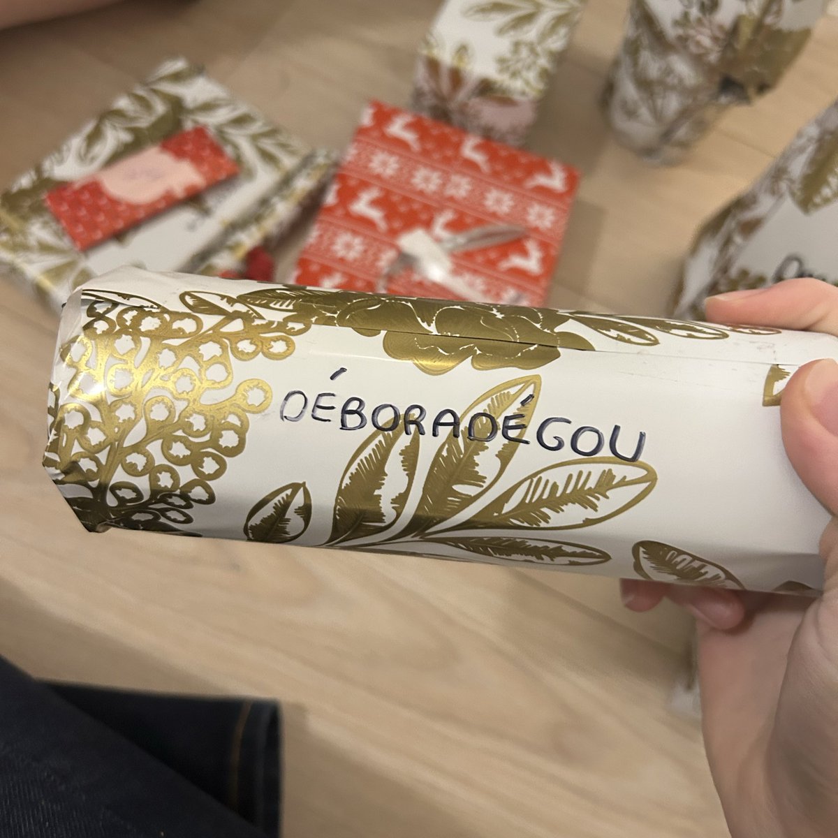 bourdemidieu's tweet image. Jeu : devinez mon prénom à partir de ce qu’il y avait écrit sur mes cadeaux