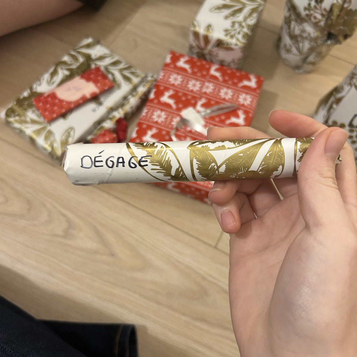 bourdemidieu's tweet image. Jeu : devinez mon prénom à partir de ce qu’il y avait écrit sur mes cadeaux