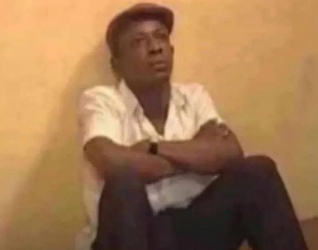 itz_DBoss's tweet photo. I just lost 10k now. No be the money dey pain me, Na the rubber band wey i use tie am 🥺💔 https://t.co/KMzGwno3KT