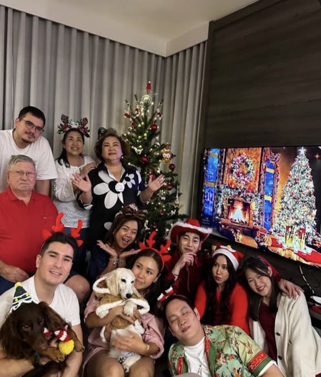 ขอบคุณครอบครับซานต้าและซานตี้ ที่ให้นุชเห็นหน้าที่สดใสของเค้าน๊า #เป๊กผลิตโชค