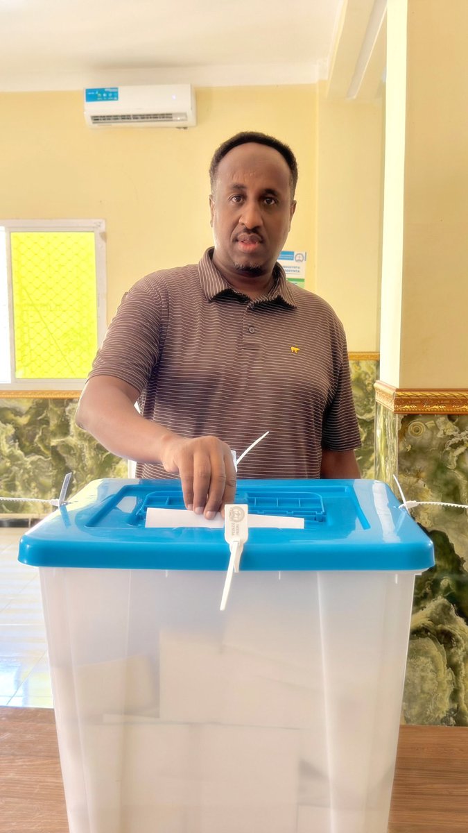 mogadishu_h's tweet photo. Today is a historic day. I casted my vote in Mogadishu, Somalia in a move away from the flawed political process that has been in place for decades. Democracy NOW!
#1P1V #Somalia #QofIyoCod #Mogadishu #Somalielections #elections #ElectionCommission #ElectionCommission https://t.co/2lBAXoQoDQ