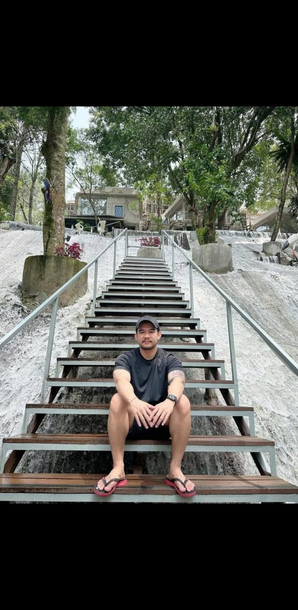 ___dllmp's tweet photo. Buat yg maen bumble hati hati sama orang ini dia scammer, ngakunya nama dia zilvandi. Ngakunya kerja di PT medco energi internasional dan di bumble ngakunya kuliah di universitas krisnadwipayana

Oh iya ini no wa nya +62 896-8245-9430 kalo kalian mau silaturahmi silakan https://t.co/dGQ7wwJX7X