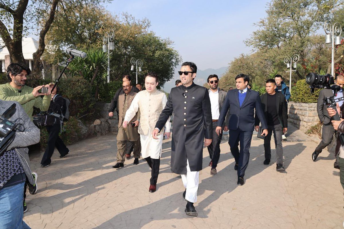 PakistanVARA's tweet photo. Founder of TRON, @justinsuntron, in Pakistan. 

He had productive meetings with senior leadership of the country on the future of blockchain and digital assets. Mr. Sun also sat down for an interview with @BilalBinSaqib, Chairman PVARA, and visited Islamabad, including Faisal Mosque and other key landmarks.