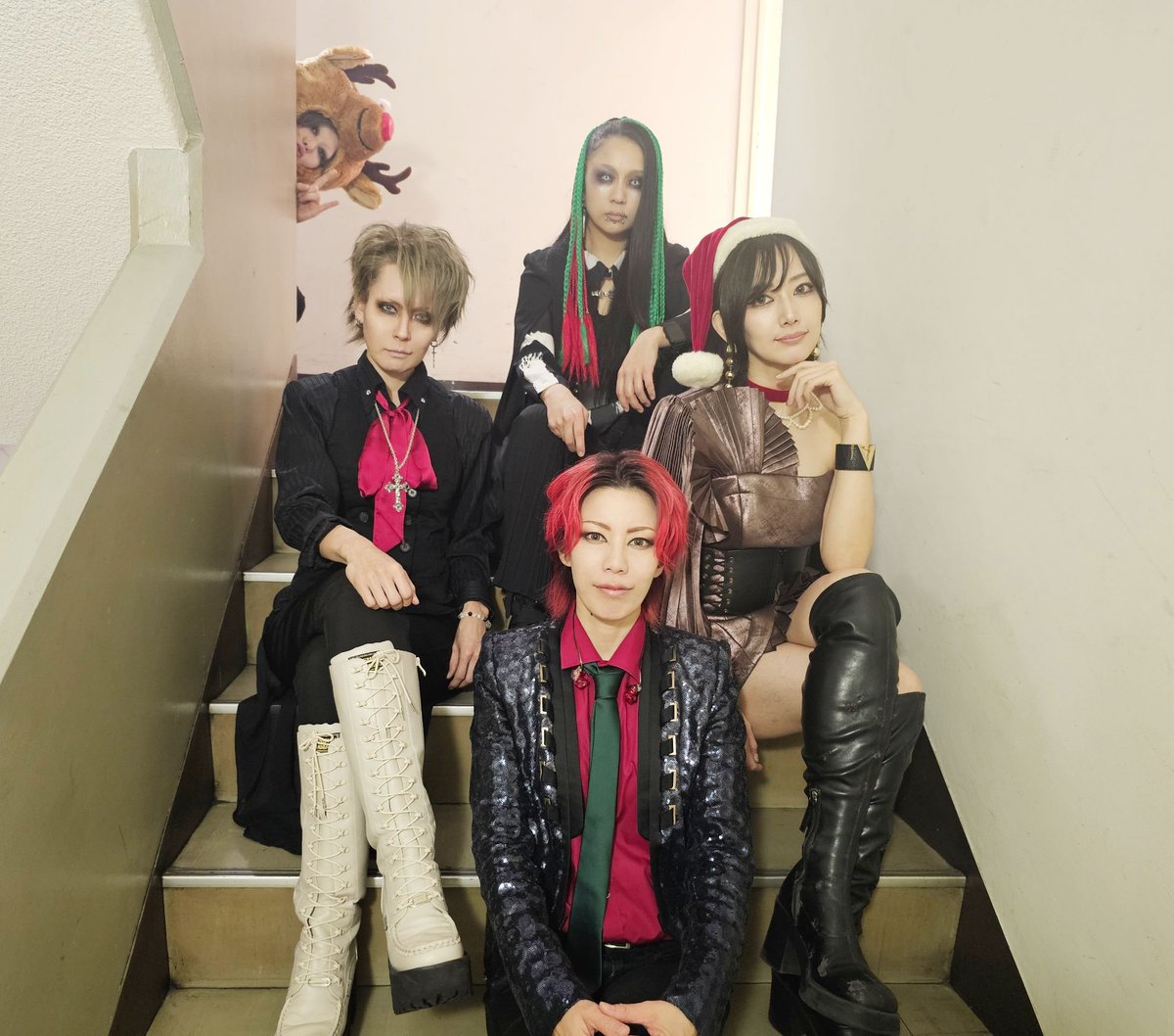existxtrace_19's tweet image. 本日新宿ANTIKNOCKにご来場の皆さま‼️ご覧の皆さま‼️ありがとうございました😆
ゴリゴリの激熱クリスマスライブになりましたね🔥🎄🔥
メンバーの装いもクリスマス仕様でした✨️
アーカイブも是非ご覧くださいませ❤️
▶premier.twitcasting.tv/antiknock1985/…
年明けイグ始めは9日‼️そして13日‼️お待ちしております‼️