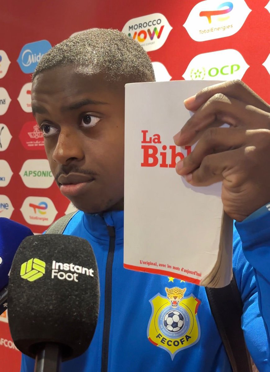 🗣 Journaliste : "Quel est votre secret pour rester en forme ?"

🗣 Noah Sadiki : "La Bible." 🙏❤️

#SAFC ❤️🤍