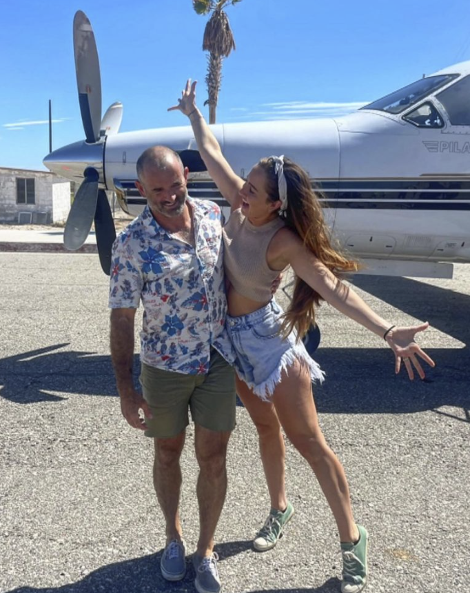 Codie_Sanchez's tweet image. My coworker got the promotion over me.

Numerically worse at the work. Great at politics.

I brought in deals. Fixed messes. Hit all goals

He was 10x better than me at managing up.

He got the title. I got “keep doing what you’re doing.”

It took 10+ years for me to click that…