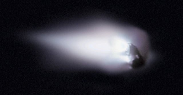 brijeshkalappa's tweet photo. The first picture is of the Hailey's comet taken in 1986(40 years ago) and the second is the NASA released picture of 3I Atlas from last month. 
Does this not indicate an intent not to share information with the public?! https://t.co/lQfVVifyXA