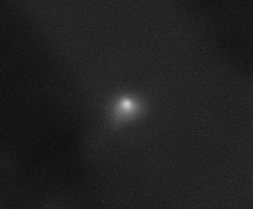 brijeshkalappa's tweet photo. The first picture is of the Hailey's comet taken in 1986(40 years ago) and the second is the NASA released picture of 3I Atlas from last month. 
Does this not indicate an intent not to share information with the public?! https://t.co/lQfVVifyXA