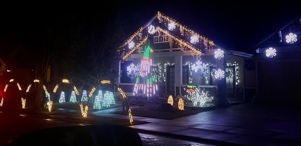 StatueLeft's tweet image. Merry Christmas 🎄 🎅