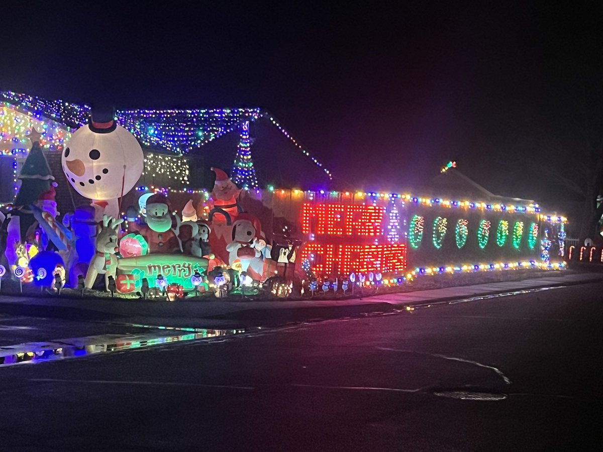 StatueLeft's tweet image. Merry Christmas 🎄 🎅