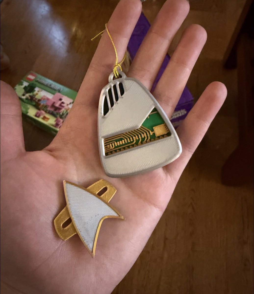 FourthWaver's tweet photo. Proud owner of my own mobile emitter !! #StarTrek #Trekmas https://t.co/S5fxZ4GPxj