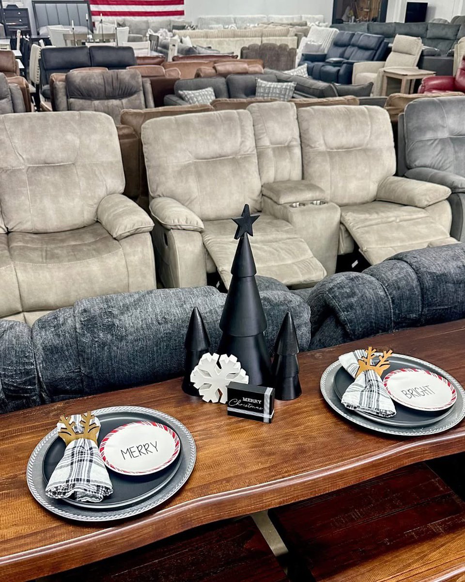 BoxDropEasley's tweet image. Merry Christmas, Easley! 🎄❤️
Today our hearts are full of gratitude. To every family who chose BoxDrop Easley this year — thank you. Thank you for trusting us, for supporting a small local business, and for choosing to shop small. Your support means more than you’ll ever know.