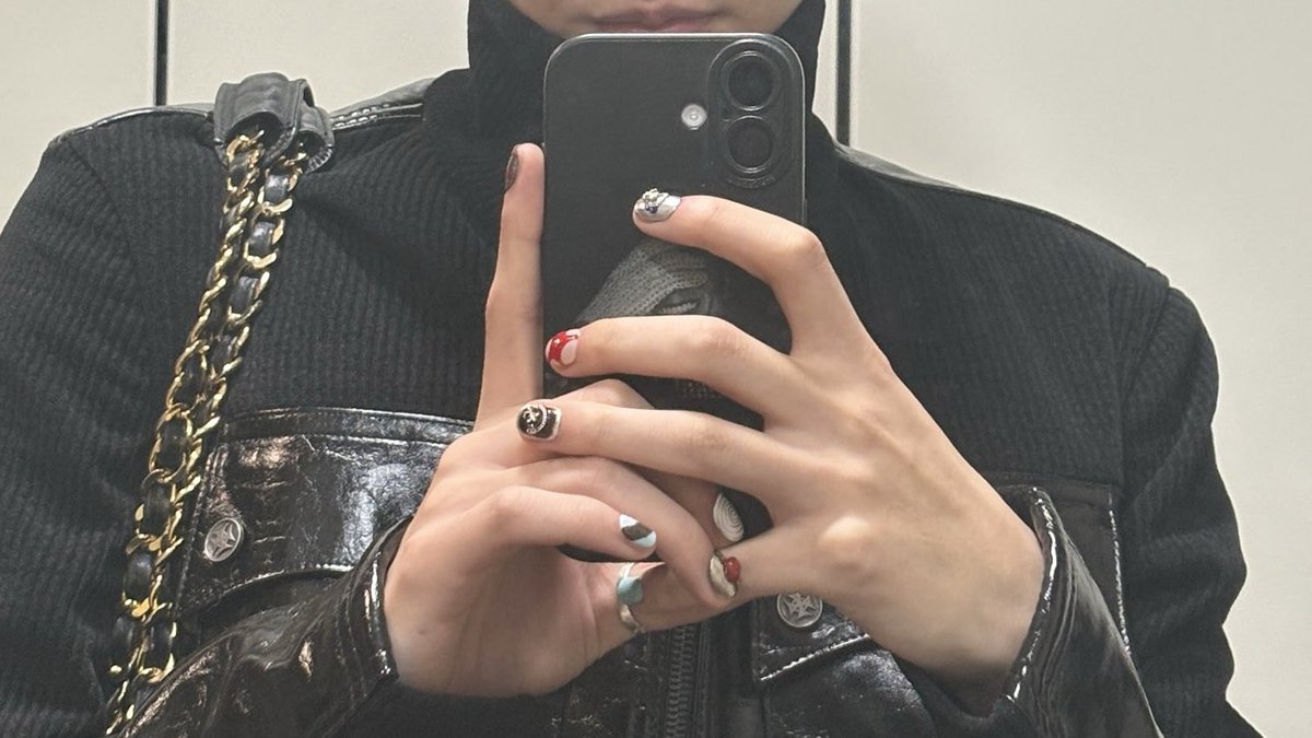 bndxriwoo's tweet photo. riwoo's nails is so pretty https://t.co/YKb4XR0dgo