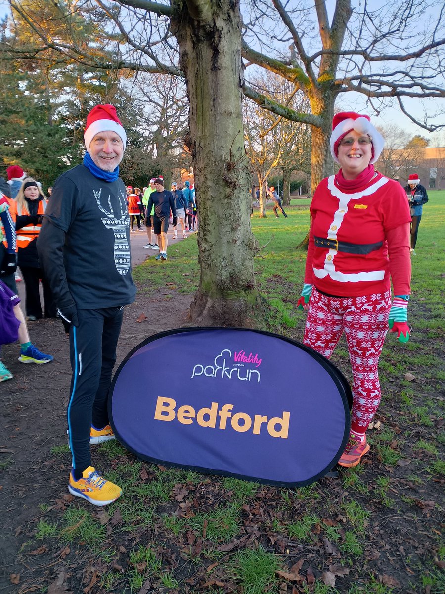 helenterrapin's tweet photo. Fabulous Christmas Day @parkrunUK with @johnfkilcoyne at @bedfordparkrun. Two &amp; a half laps around the perimeter of the park passing the bandstand, pavilion, tennis courts &amp; lake. Many thanks to all today's volunteers. 
Merry Christmas everyone! 🎄🎅⛄🎁
#LoveParkrun https://t.co/N7NBJOqkHG