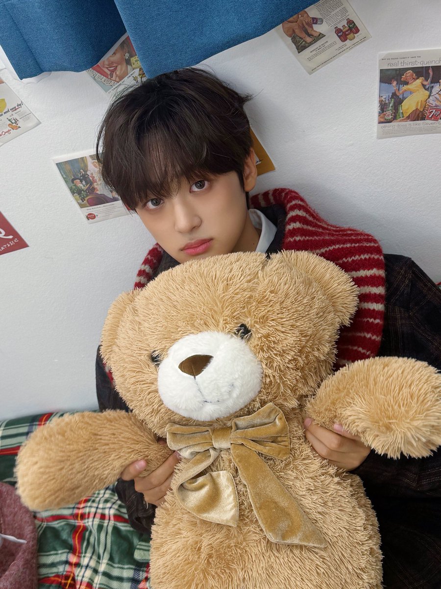 [#진수]
러베이트 이번 크리스마스는 잘 보냈나요? 어떤 하루를 보냈든 오늘은 따뜻한 기억만 남기면 좋겠습니다 추운 하루였지만 따뜻하게 잠들 수 있길 바라요 안뇽~

#루네이트 #LUN8 #Jinsu
#메리크리스마수