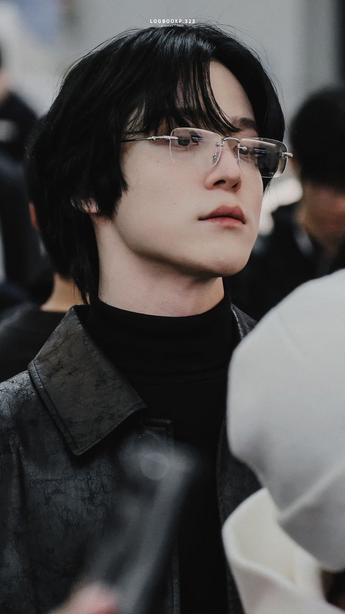 literathvre's tweet image. Regular day off on this Christmas.