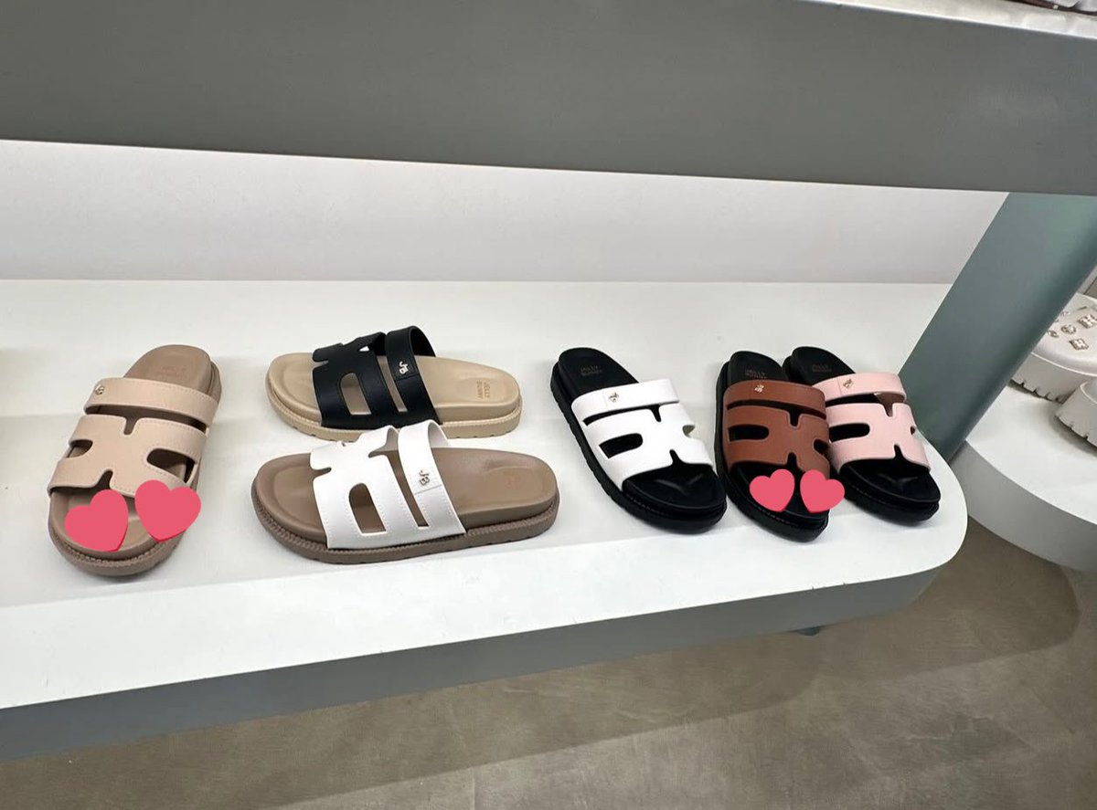 Hello everyone baka may nag sesell sainnyo ng jelly bunny sandals size 24cm need ko lng pang gift thank youuu!!