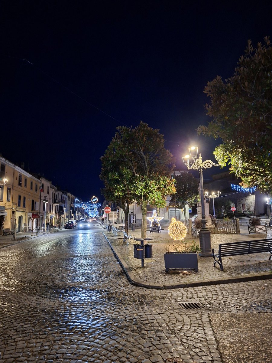 Zoss ir apgādājusies ar mašīnu un atbrauksusi uz mazu ciematiņu Itālijas nekurienes vidū. Zoss nebija padomājusi, ka Ziemassvētku vakarā te varēs aiziet tikai uz spaini un pilnīgi viss būs ciet. Vakariņās nācās braukt uz tuvāko pilsētiņu 15 km attālumā, kur izdevās atrast kebabu.