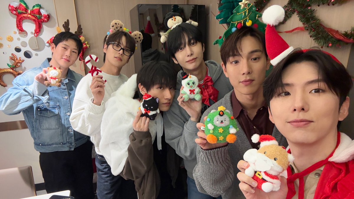 8tiny1bb's tweet image. just a girl yapper and her favorite groups against the world 💌