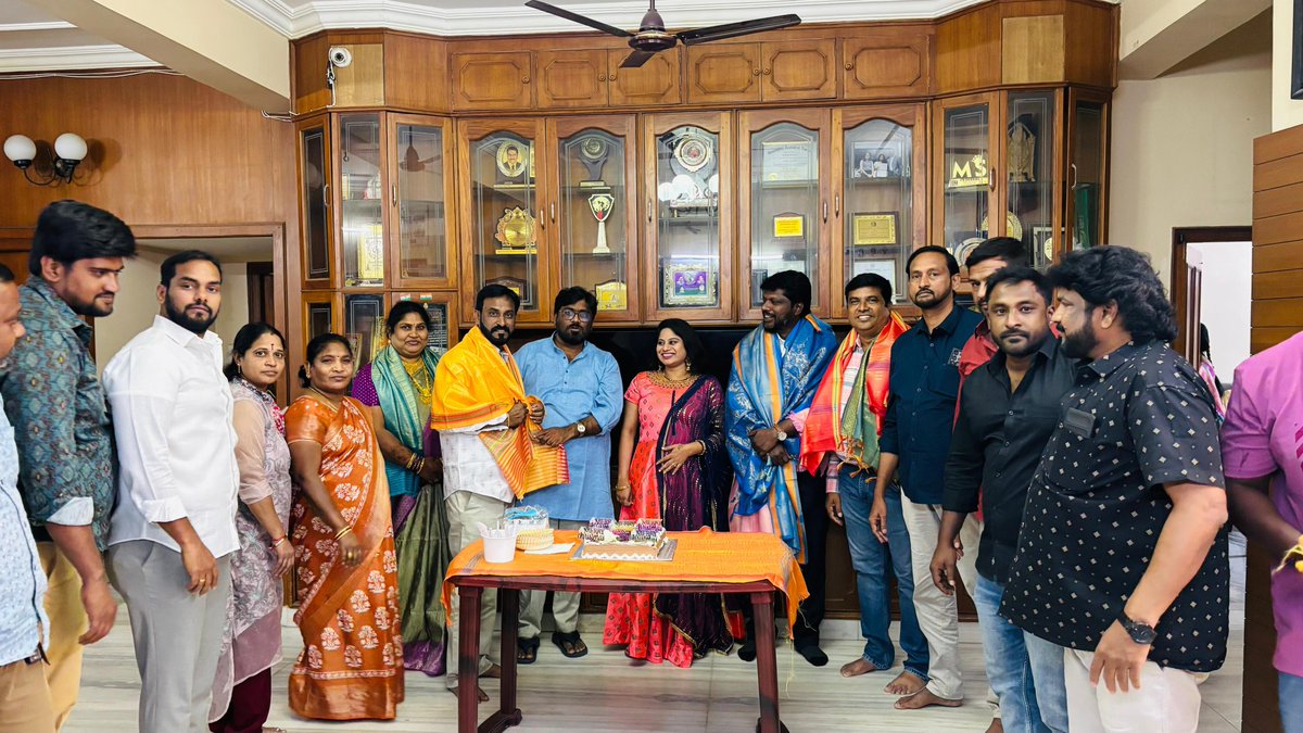 DEDEEPYAG's tweet photo. Christmas celebrations in #vengalrao_nagar_division99 Corporator office @KTRBRS https://t.co/1sLwV3OBzd