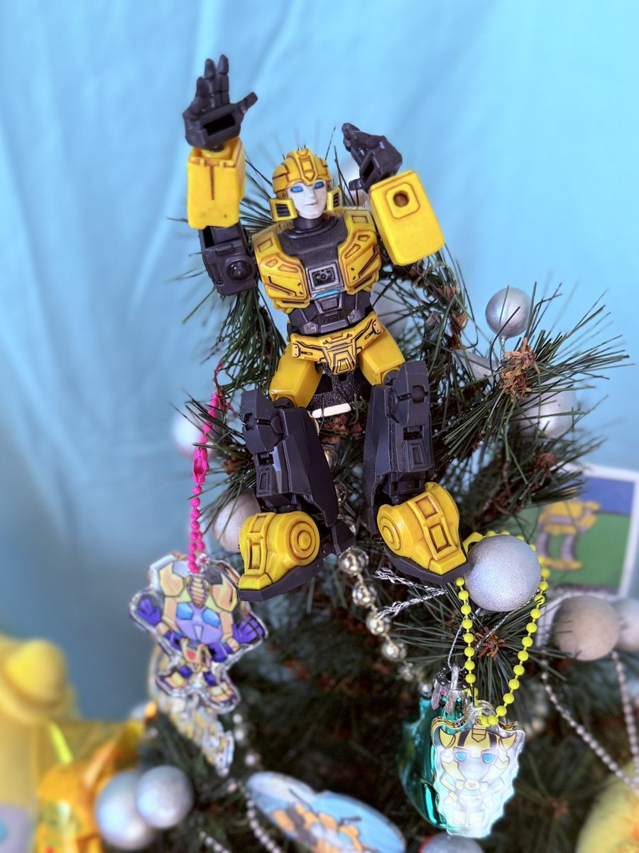 nutbranch's tweet photo. merry bumblebee-mas ⭐️ #transformers https://t.co/qP1jyAVHLS