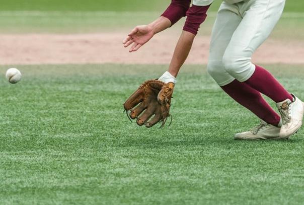 ABCA1945's tweet photo. 🧠 “Not Getting Beat Before the Pitch.”

After nearly 50 years of studying run prevention, Coach Sam Piraro shares a defensive system grounded in communication, preparation, and in-game awareness.

From verbal cues to nonverbal signals, complex pick systems to changing indicator signs every three innings—this article dives into the structure, strategy, and mindset behind elite team defense.

📋 https://t.co/0jJEhuG5Oz