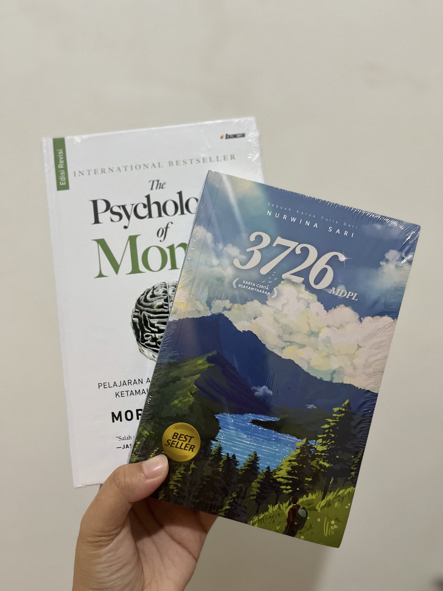 sugariayuo's tweet photo. Coba kita lihat berapa juta tahun buku ini akan selesai dibaca https://t.co/9DId61OYvQ