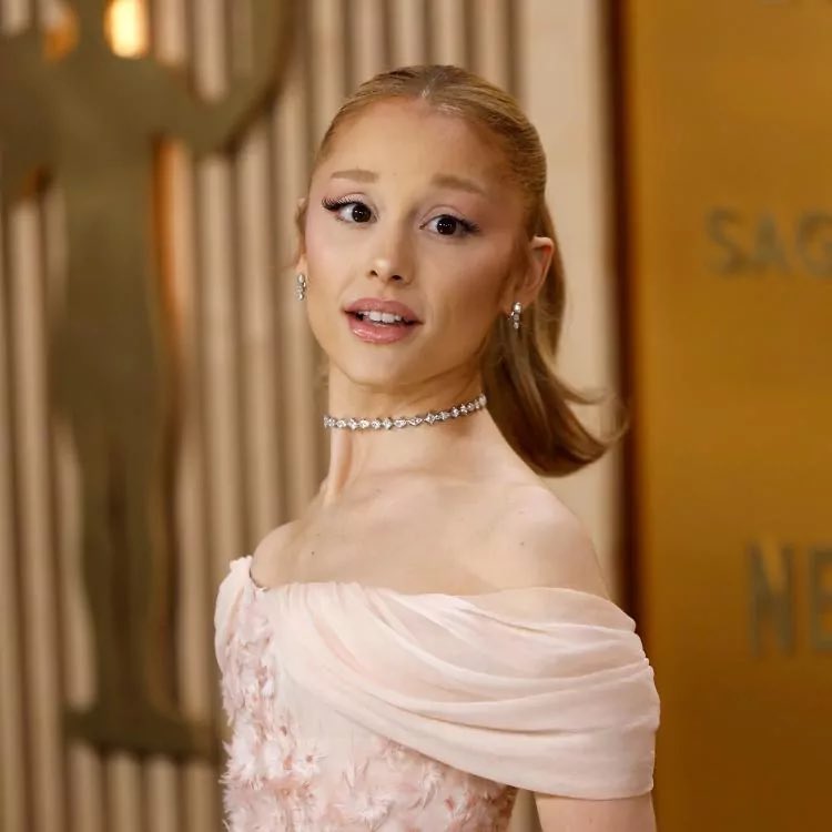 ariana grande - monthly listeners 

123,824,382 (+4,011,551)
