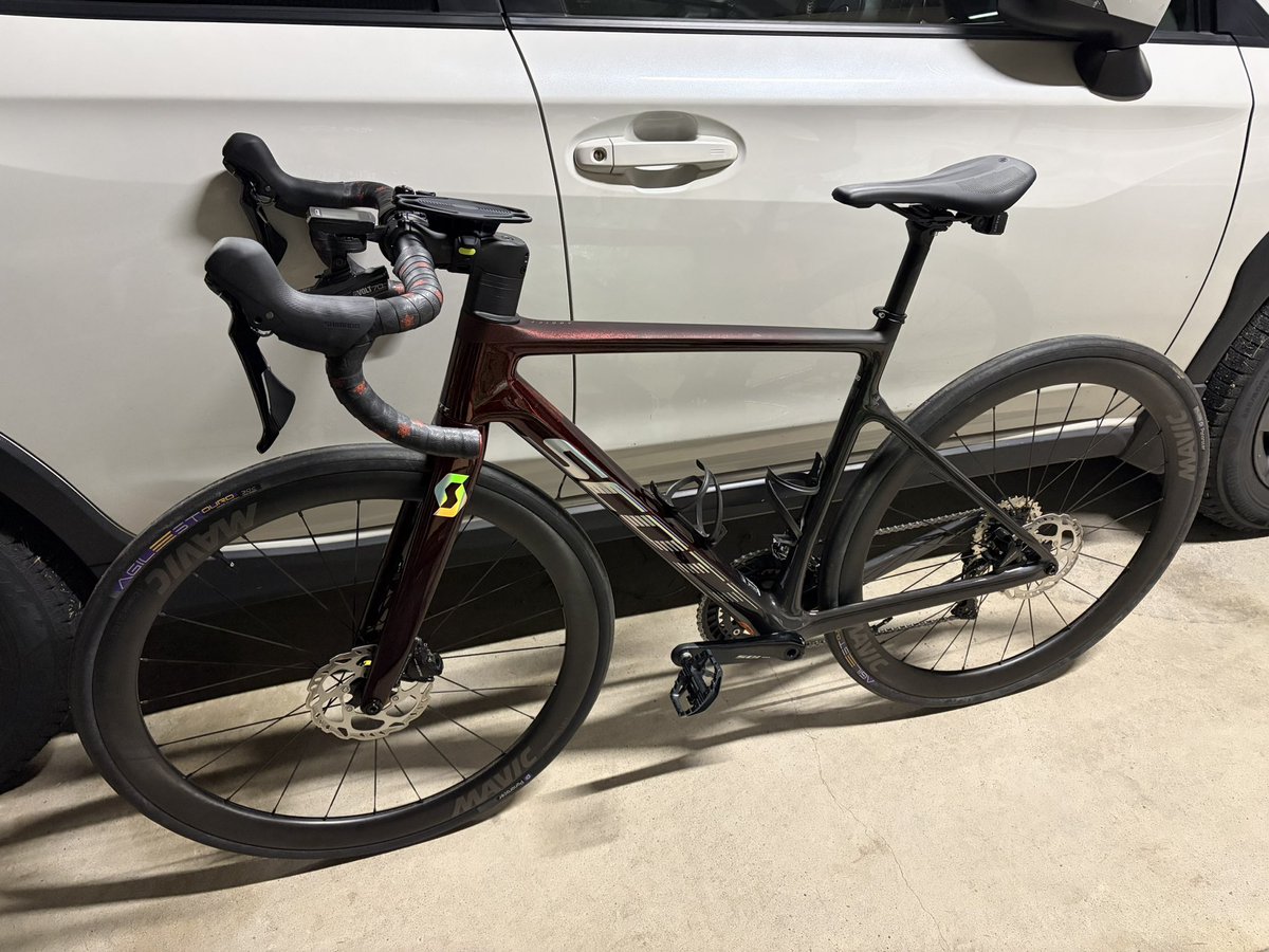 今年の自分へのクリスマスプレゼントはチャリのカーボンホイールにしま