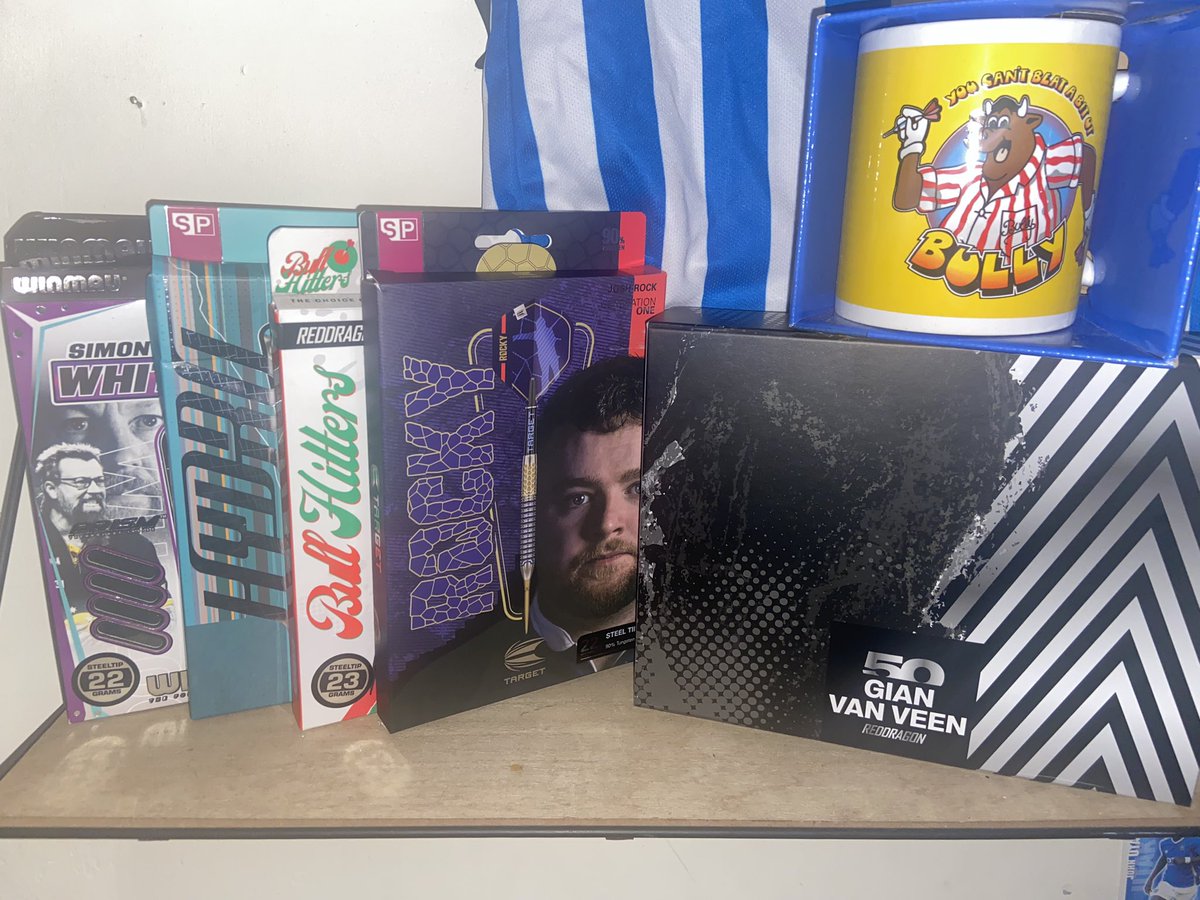 _e_m_m_a_1's tweet photo. Got a very happy lad - signed @LukeTheNuke180 shirt, new @TargetDarts board, new darts @BullhittersYT  and @OfficialPDC premier league tickets 🎯 https://t.co/rFcOKeoYC0