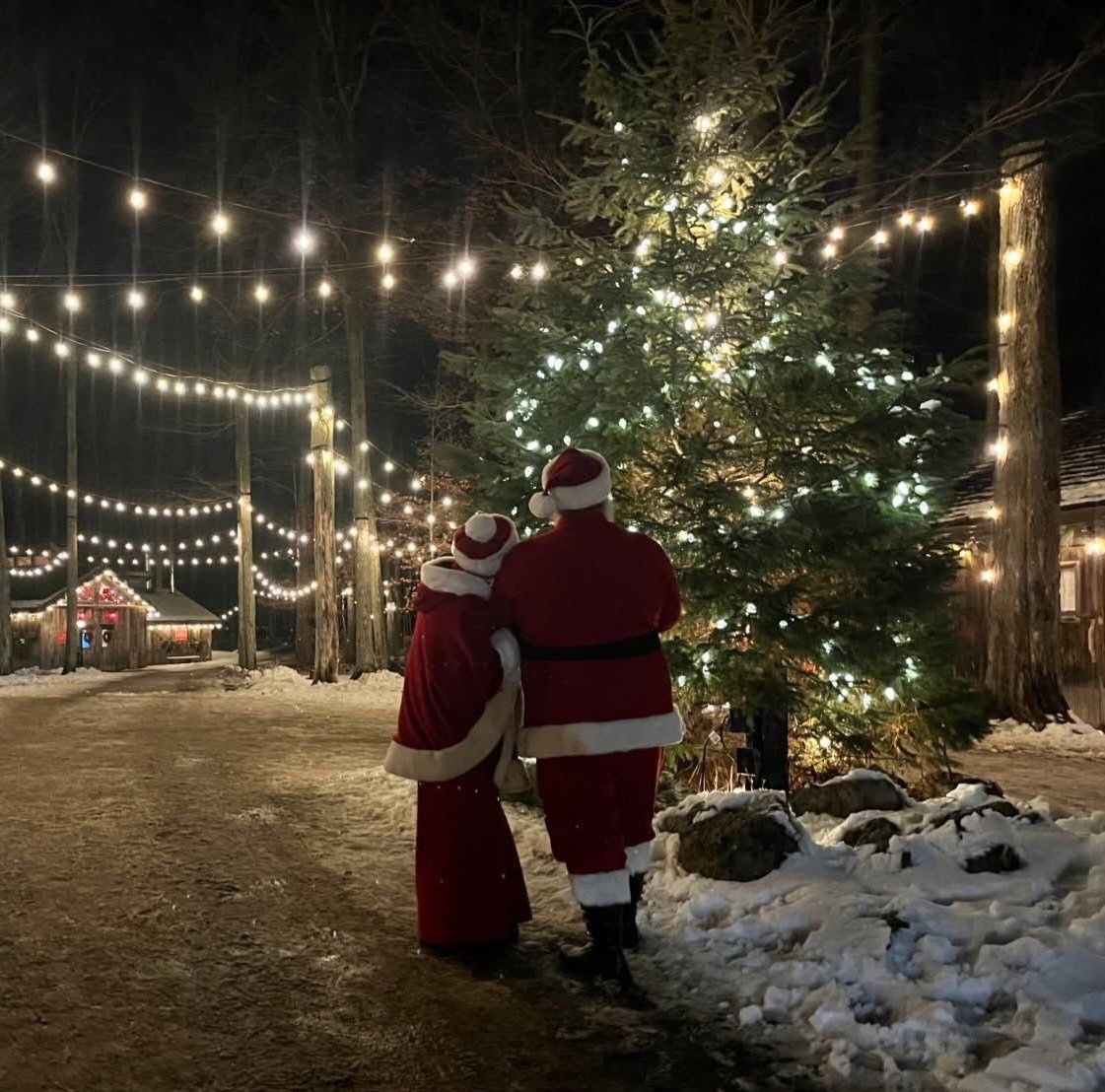 SantaClausVid's tweet photo. 🎄Merry Christmas, everyone!🎄 

❤️🎄 Wishing you a day full of joy, love, family, friends, delicious food, festivities, and maybe eveb a couple great Christmas movies! 🎄❤️

🎄❤️ Ho Ho Ho ❤️🎄

https://t.co/o2u9ElZ8IU https://t.co/C4SdXiliY6