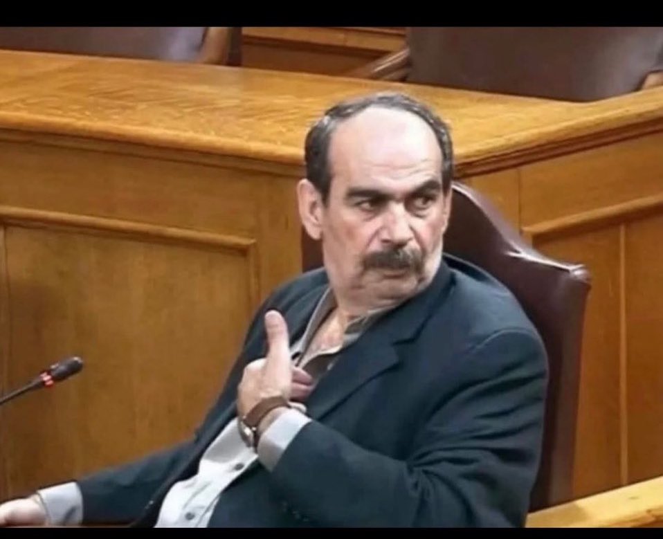 gousteritsas's tweet photo. Οταν με ρωτάει η μάνα μου αν έφαγα γλυκά από το κουτί κ άφησα μέσα τα περιτυλίγματα https://t.co/agvvdUFruk