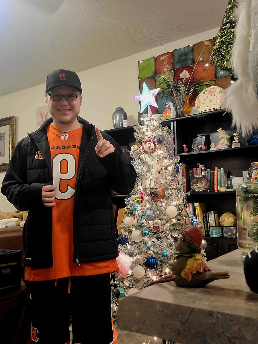 OLC_Stevo's tweet photo. Even tho the Bengals are nerfed this season some new Bengals Gear Is Always A Hit On Christmas Merry Christmas To All The #OneLuvFam Hope You All Stay Safe And Have The Most Happy Of Holidays With Loved Ones 🎄🎅🎁❄️ #MerryChristmas #OLC https://t.co/7UasgCauMm