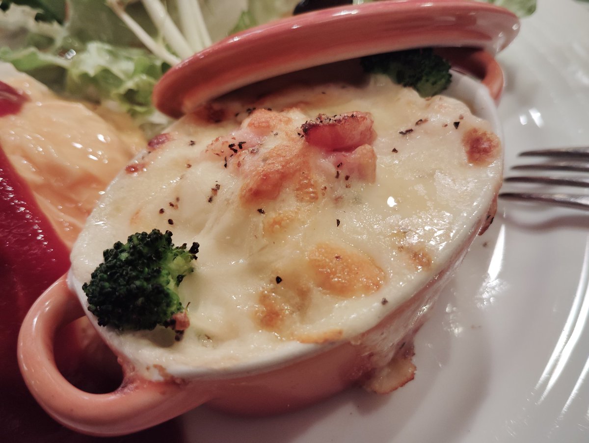 myon625's tweet photo. 無事に見つけて帰ってきましたww
充電無くなる問題と迷子問題だったけど！w

ついでに食べたポテトグラタンとオムライスのセット🫶🫶 https://t.co/7BcDSpIqM8