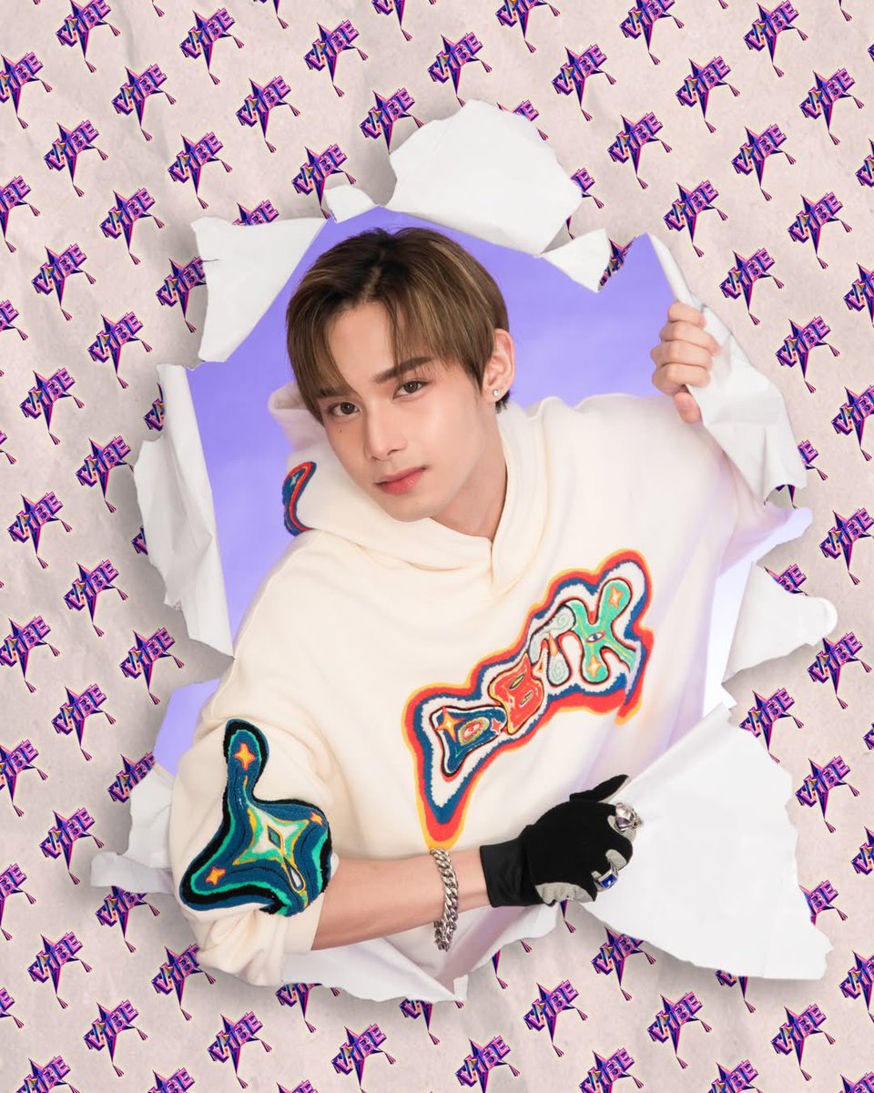 vxonofficial's tweet image. ✨ VXON at VIBE PH ✨

Christmas Photos from @vibephtv 🎄✨

#VXON #VibePH #MainVibe #VibeTV