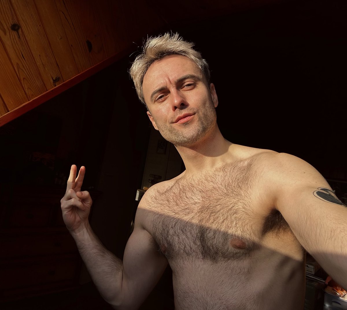 alexx 🦦 tweet media