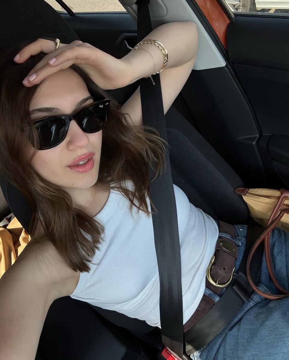 "Regaip kandilimiz kutlu olsun. Bu mübarek vakitler, kendimize, özümüze yaklaşabilmemiz; idrakimizi artırmamız ve daha olgun insanlar olmamız için vesile olabilsin 👉🏻❤️👈🏻saygılarımla