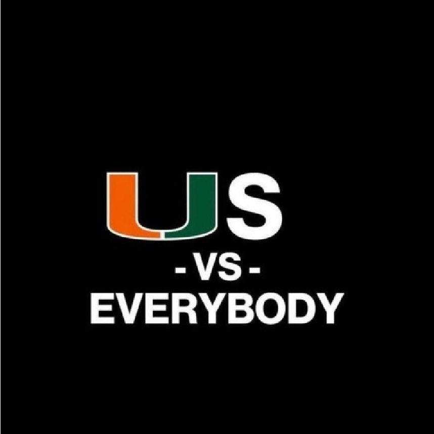 biggayuth's tweet photo. Merry Christmas Canes family #GoCanes #Miamihurricanes #THEU https://t.co/3Osh26pYrx