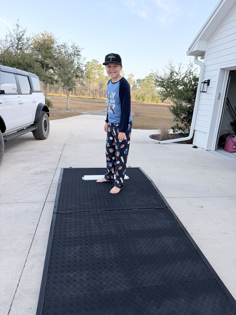 Frontz Crew’s Cardboard Collection tweet media