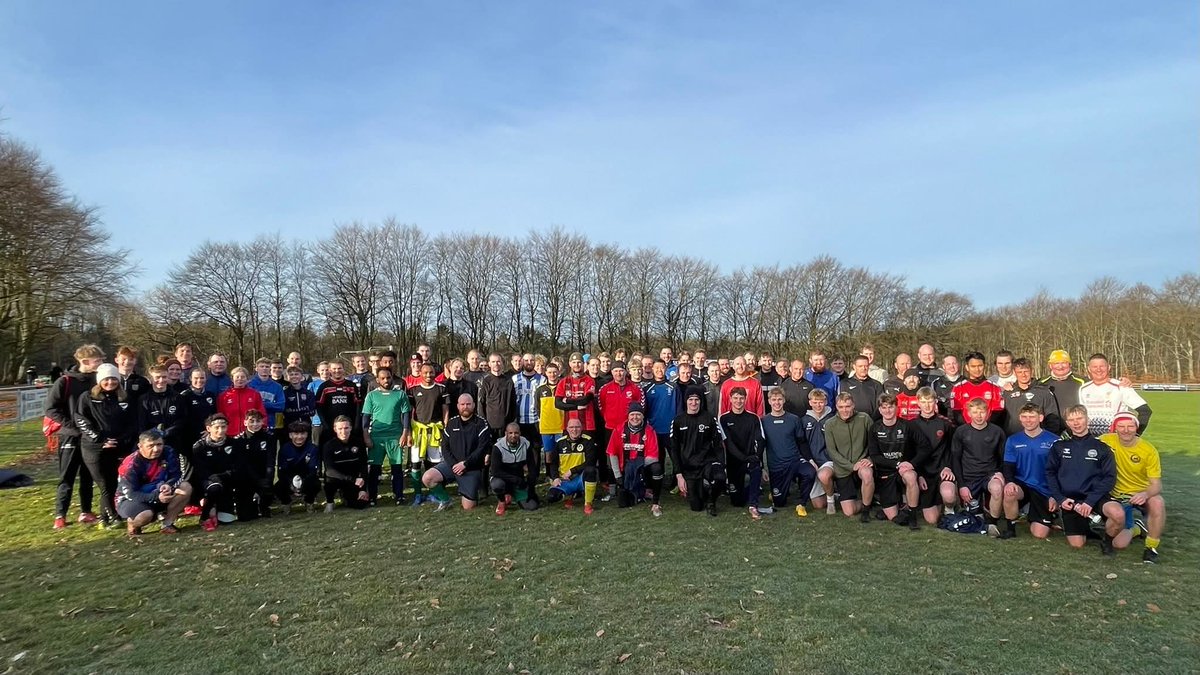 90 glade vestjyske mænd og kvinder ude og sige go jul og spille 1 times fodbold sammen glædelig jul fra ølgod ❤️🎄