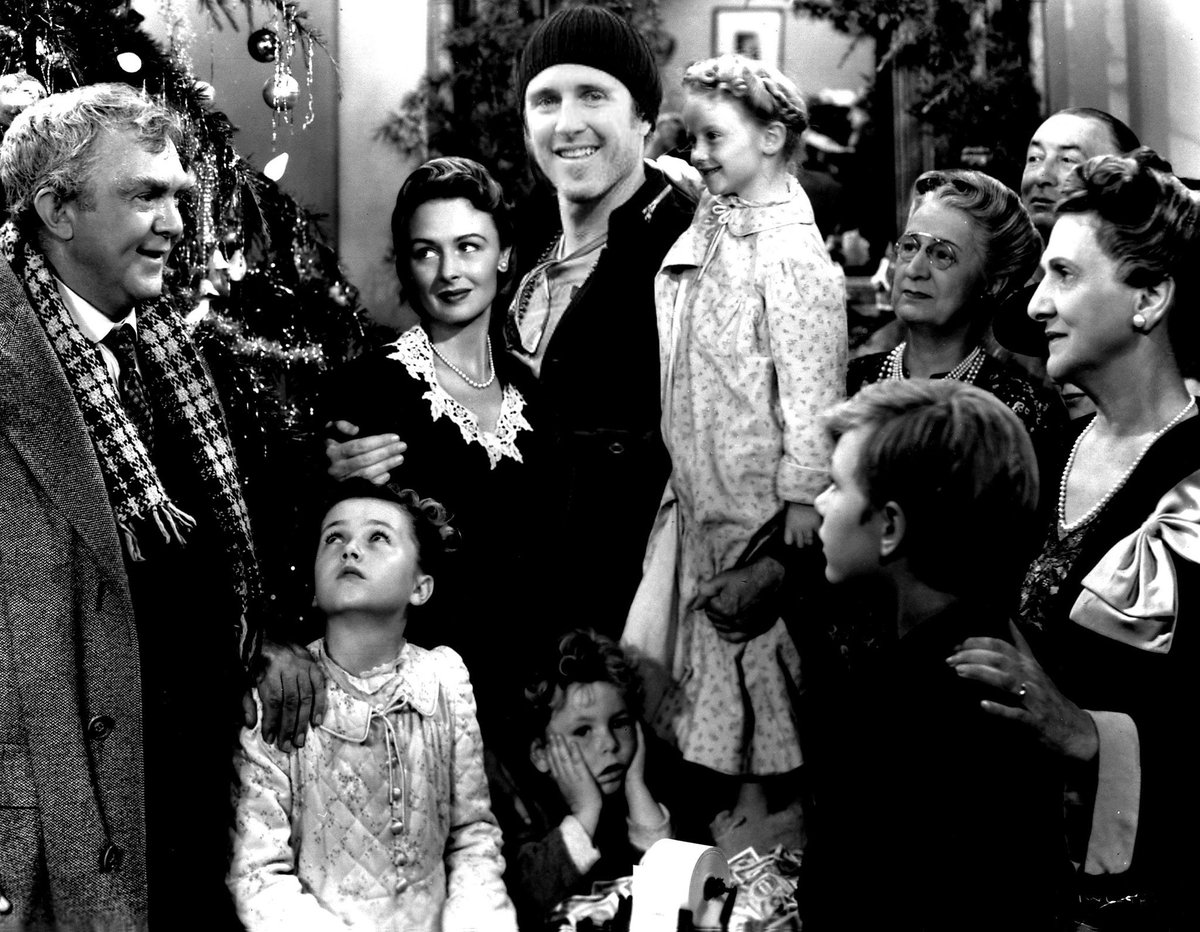 Merry Christmas to everyone, but especially to Phillies fans 🌲 🎁 ⚾️