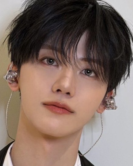 재민이 렌즈 이건가? 
하파크리스틴 사파이어그레이,??(솔드아웃 ㅜㅜ)