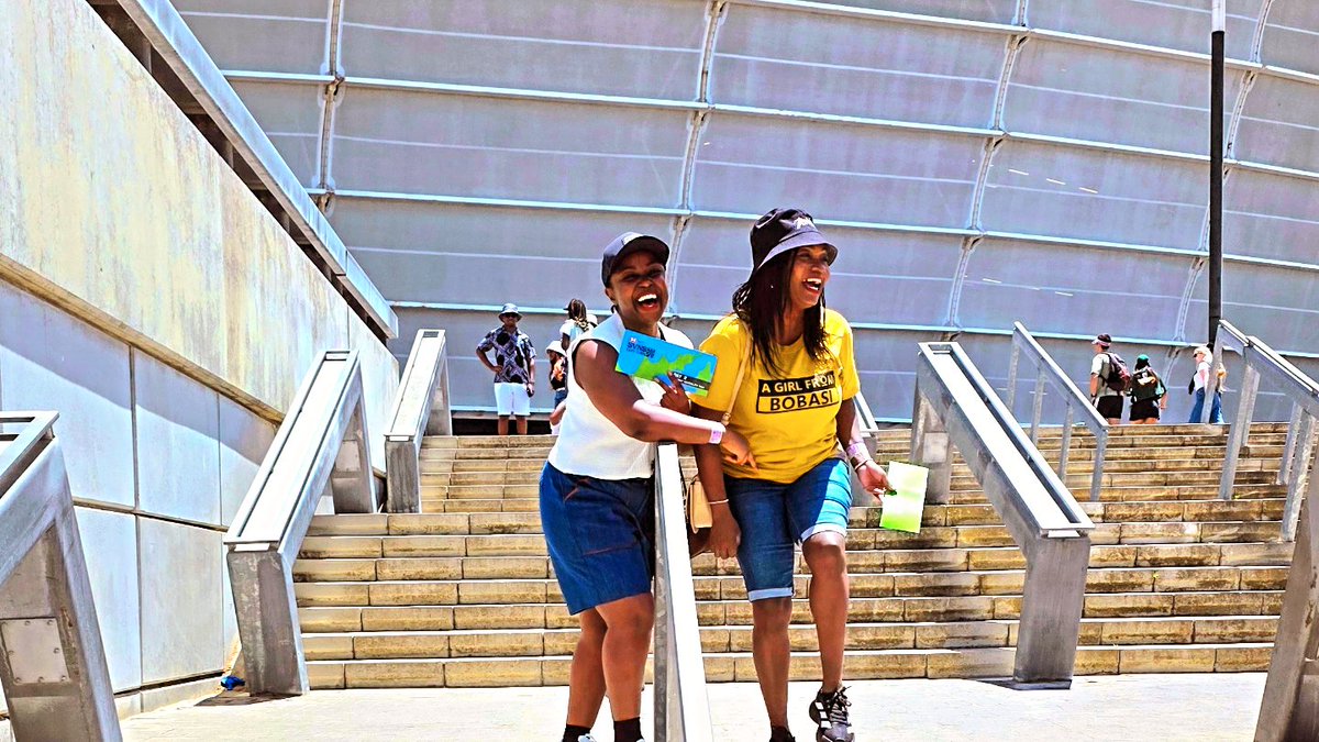 Rita_Oyier's tweet photo. Capetown & Jozi December photo Dump

Total Ninja
Charles Birthday
Para gliding 
HSBC Capetown Sevens