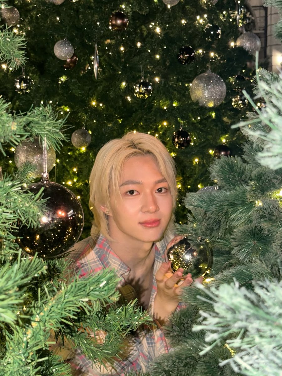 woainewofficial's tweet image. #NUNEWstagram
【☁️ 𝐍𝐮𝐍𝐞𝐰’𝐬 𝐈𝐆 𝐮𝐩𝐝𝐚𝐭𝐞】
🗓 : 25.12.2025

Waiting for Santa season 🎄🎅

ZEENUNEW XMAS 25
#OurXMASisZEENUNEW

— @CwrNew ♡
#NuNew #NanaNu