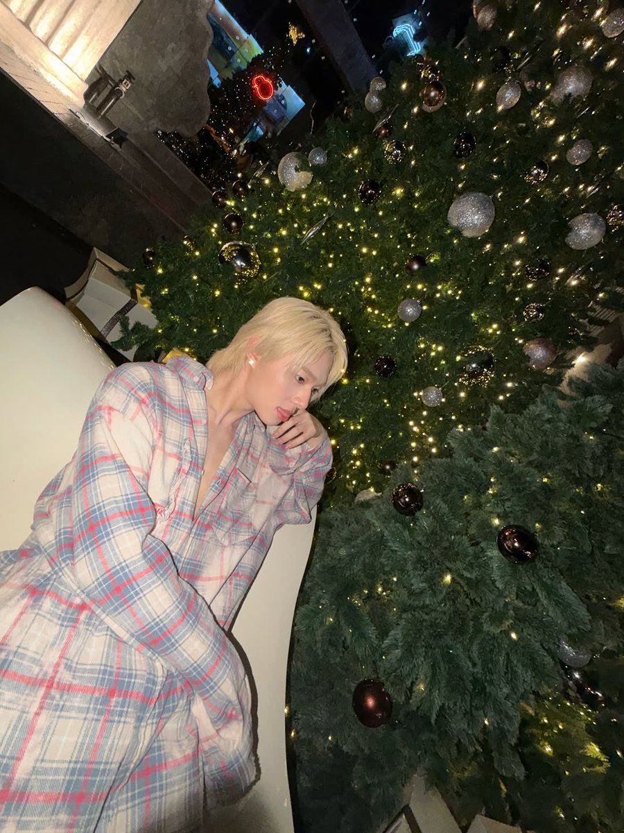 mycwrzp's tweet image. IG : new_cwr

🎄🤍🐈

˚𖤐 @CwrNew 𖤐˚
#NuNew #NanaNu