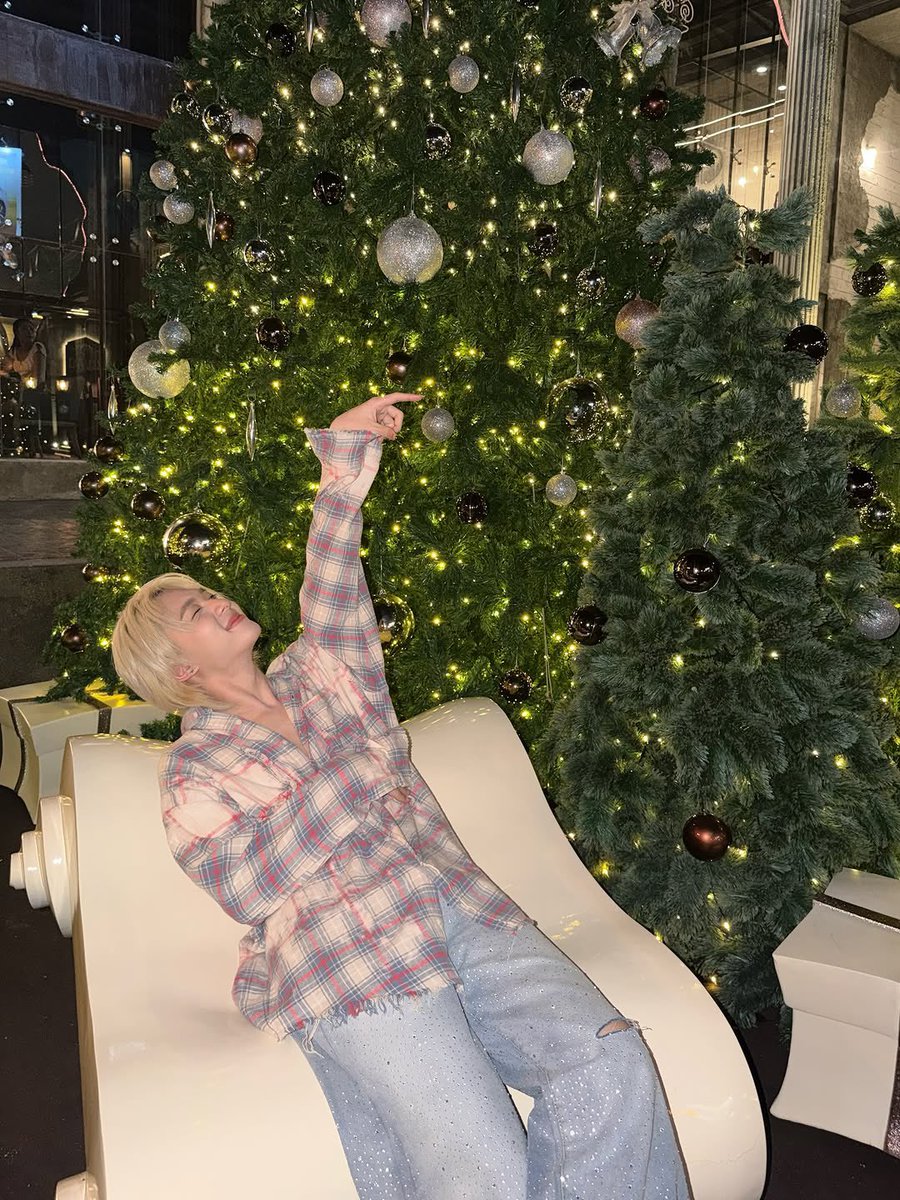 mycwrzp's tweet image. IG : new_cwr

🎄🤍🐈

˚𖤐 @CwrNew 𖤐˚
#NuNew #NanaNu