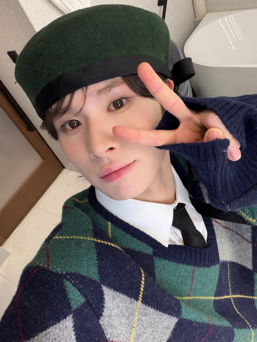 TWSLATION_'s tweet photo. [251225] #KYUNGMIN WV POST

🐹: beret hehe✌️

#경민 #TWS #투어스 @TWS_PLEDIS https://t.co/Mlf2SlOICC