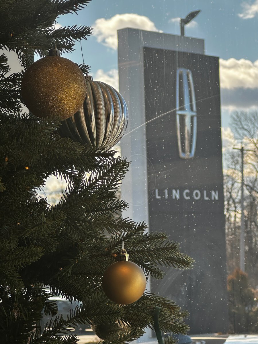 LincolnofWayne's tweet photo. This holiday season, we’re reminded that the most meaningful journeys are the ones shared with family.
From our family to yours, we wish you a joyful holiday filled with warmth, togetherness, and safe travels wherever the road takes you.
Happy Holidays from all of us at... https://t.co/oRNPM7FsU8