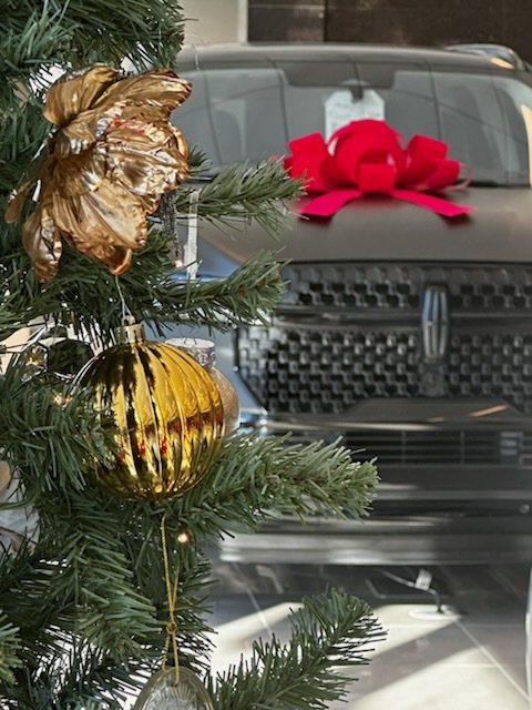 LincolnofWayne's tweet photo. This holiday season, we’re reminded that the most meaningful journeys are the ones shared with family.
From our family to yours, we wish you a joyful holiday filled with warmth, togetherness, and safe travels wherever the road takes you.
Happy Holidays from all of us at... https://t.co/oRNPM7FsU8